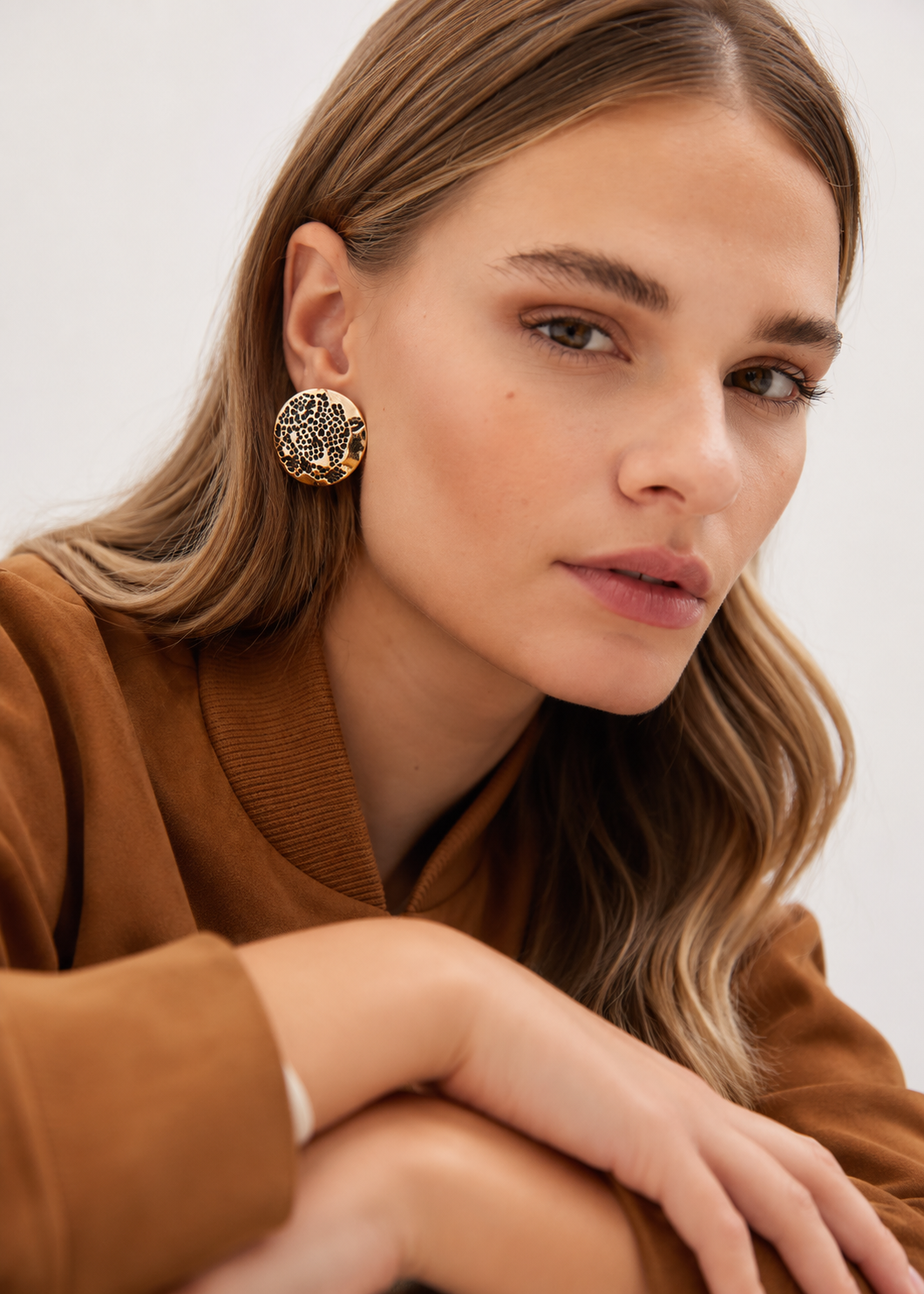 Aros Lola Casademunt boton cara tigre joya Lola Casademunt