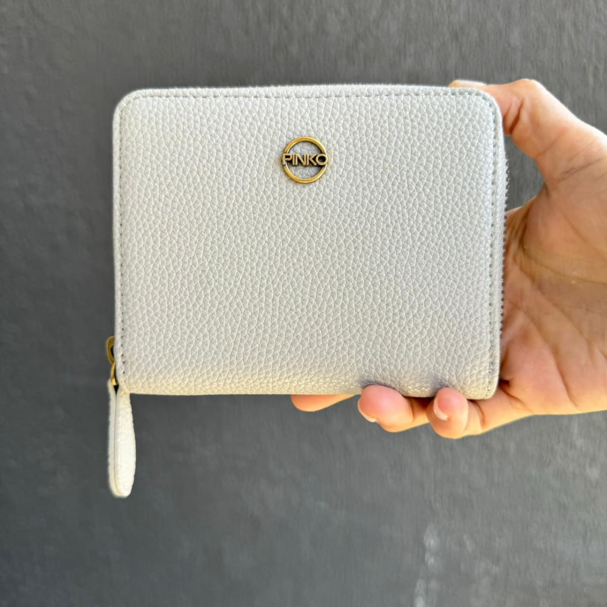 Billetera Pinko Cuadrada Gris Beige