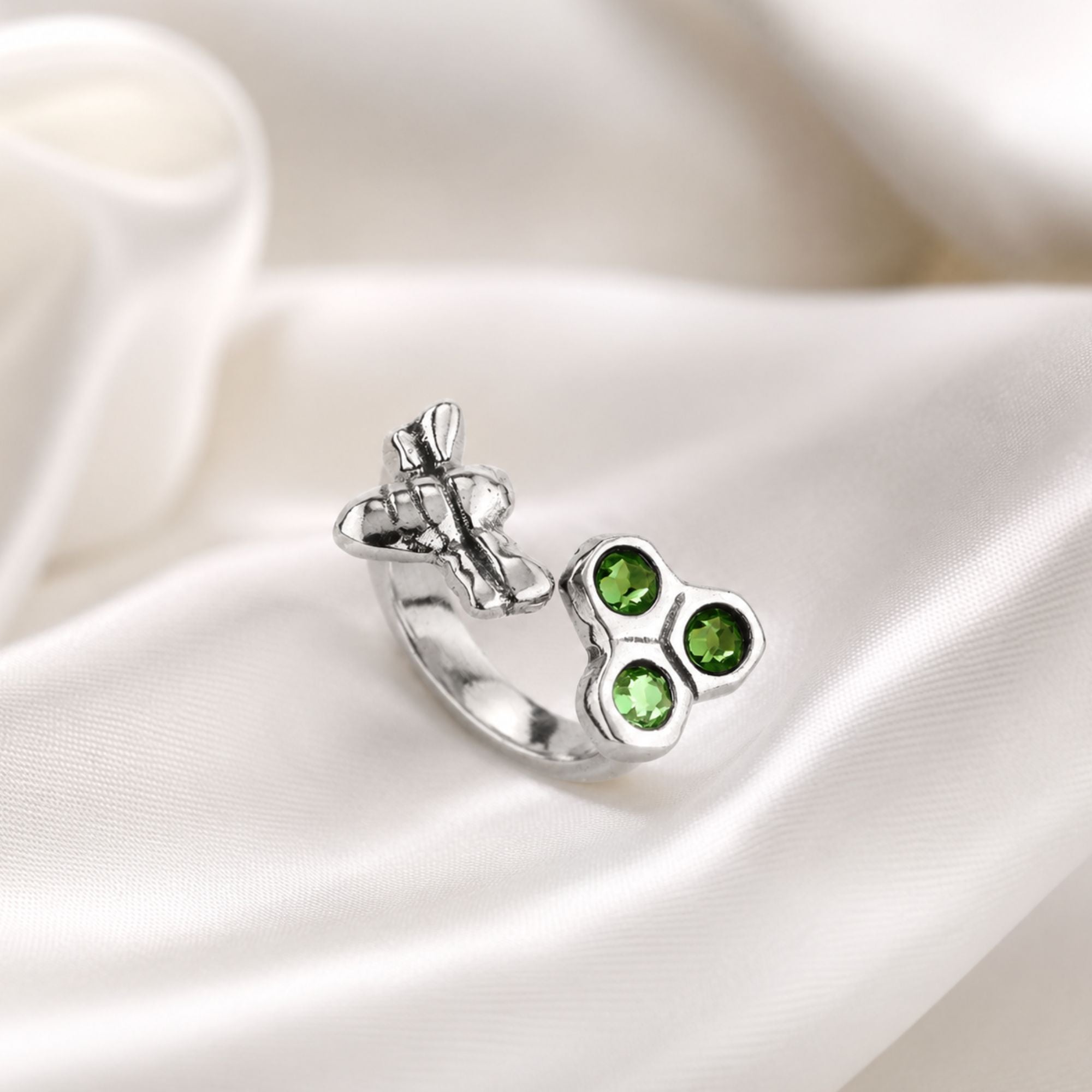 Anillo Uno de 50 Abeja y panal de cristales verdes