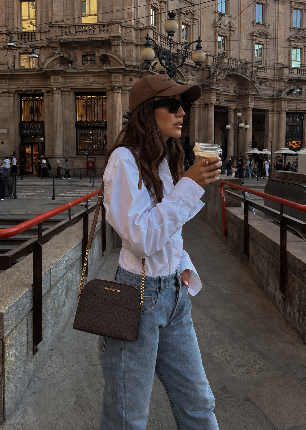 Crossbody Michael Kors Dome monograma cafe