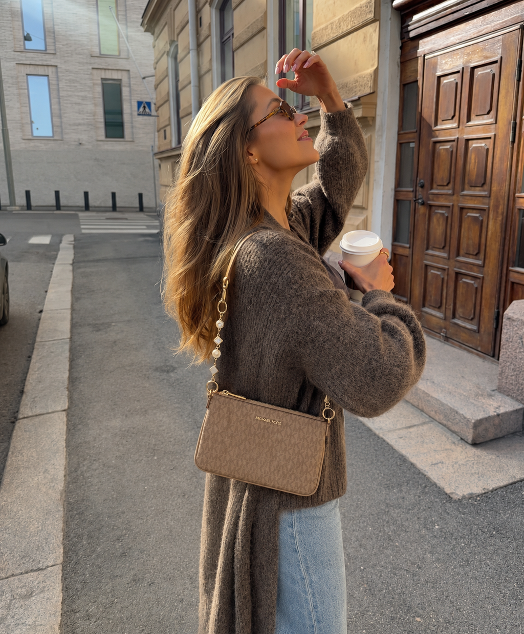 Bolso de mano Michael Kors monograma caramelo