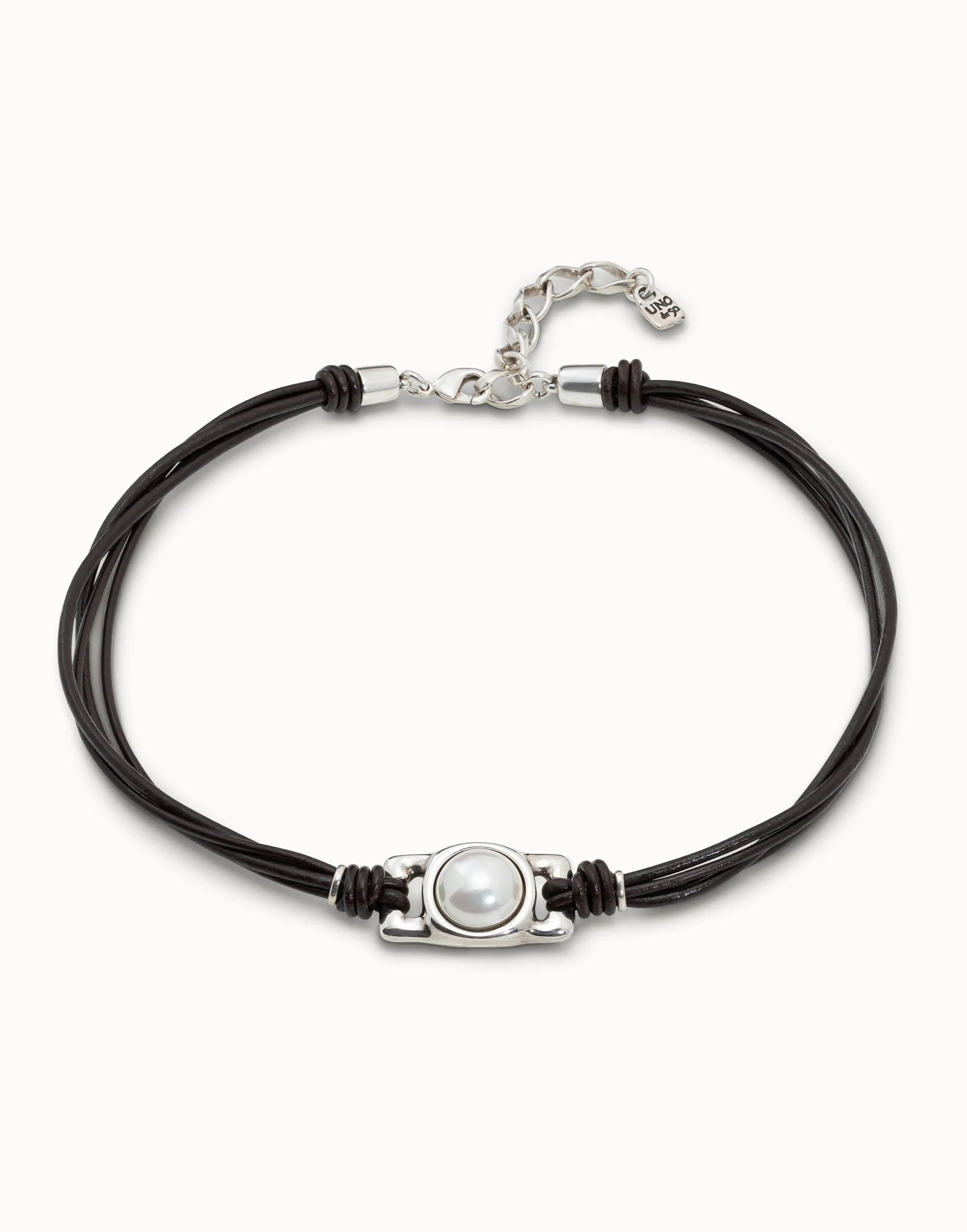 Collar Uno de 50 de cuero con una perla al centro