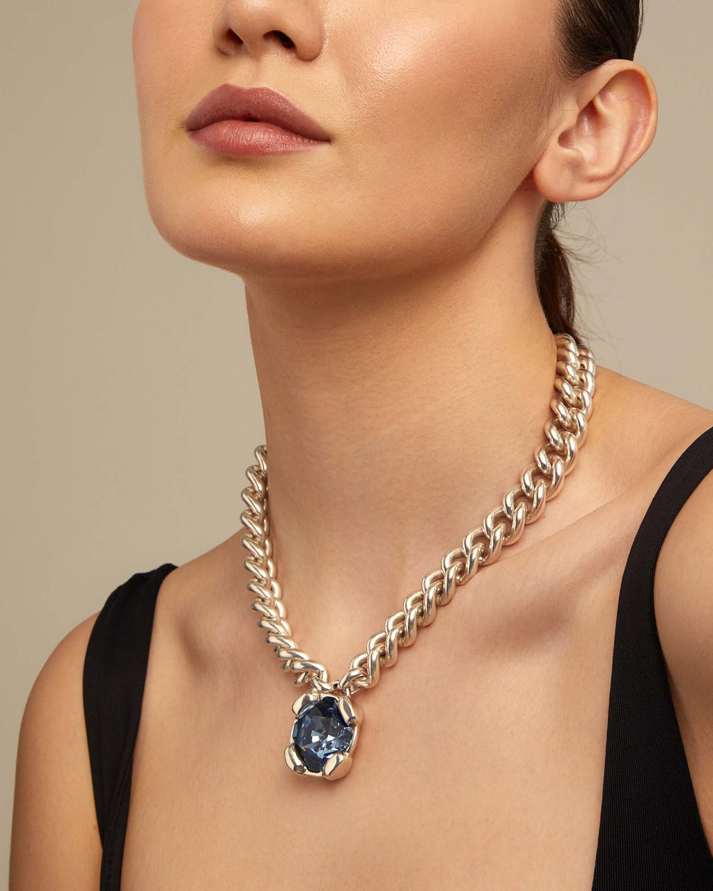 Collar Uno de 50 Titanic Cadena plateada gruesa con cristal azul grande