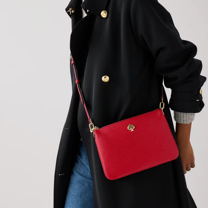 Cartera Kate Spade Kayla crossbody rectangular tres separaciones cuero liso rojo
