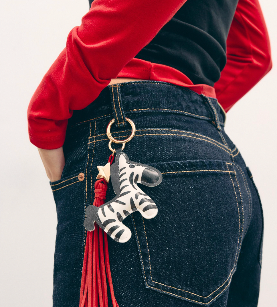 Llavero Stradivarius Cebra cuera roja