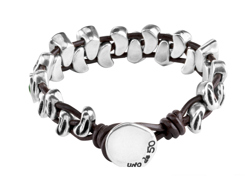 Pulsera Uno de 50 de cuero con detalles en plata y piedra verde