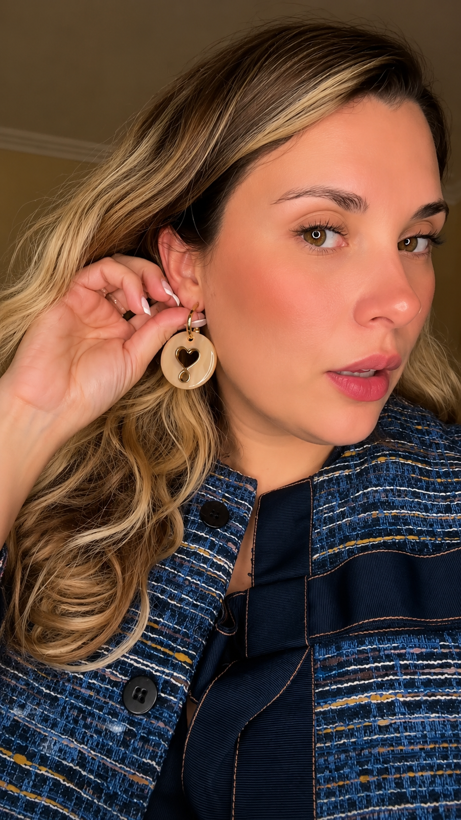 Aros Lola Casademunt combinado con medallón acrílico Lola Casademunt