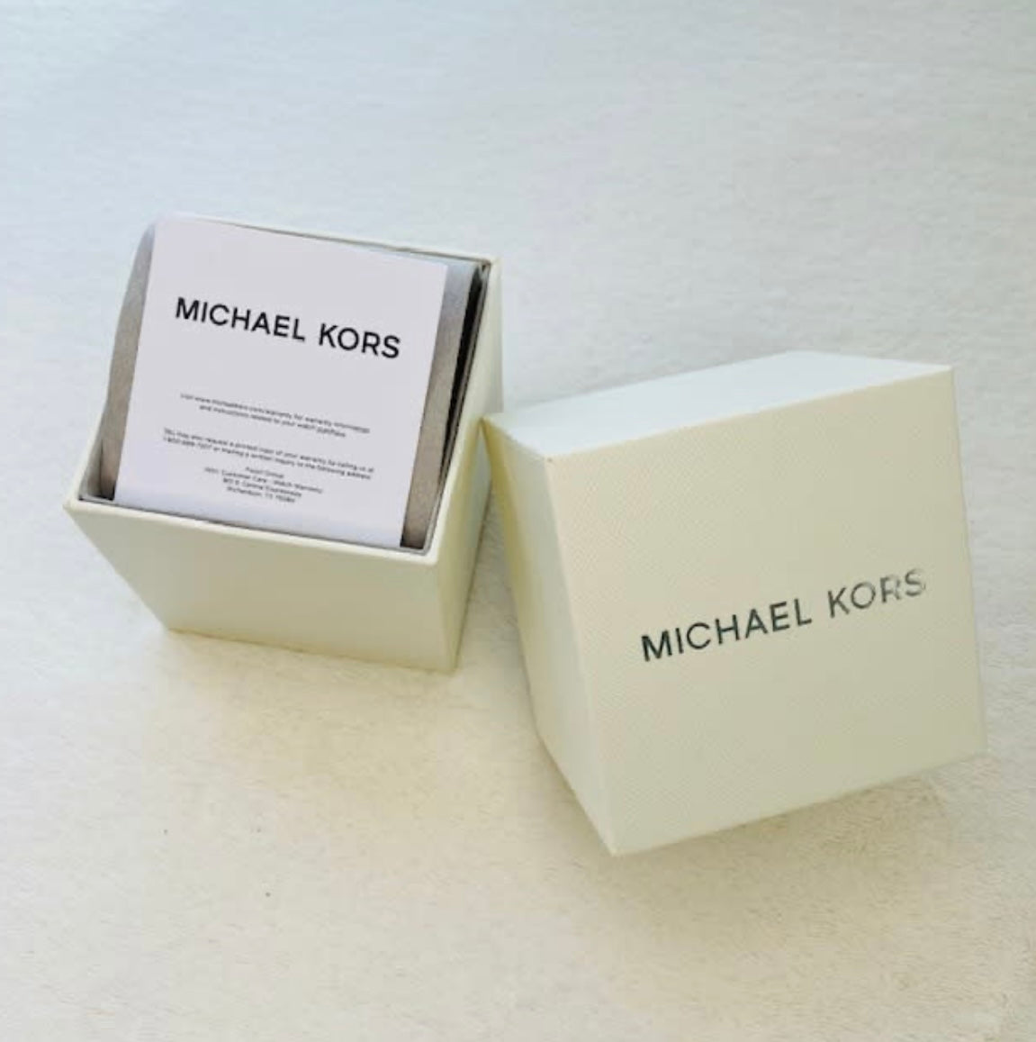 Reloj hombre Michael Kors correa cuero fondo negro