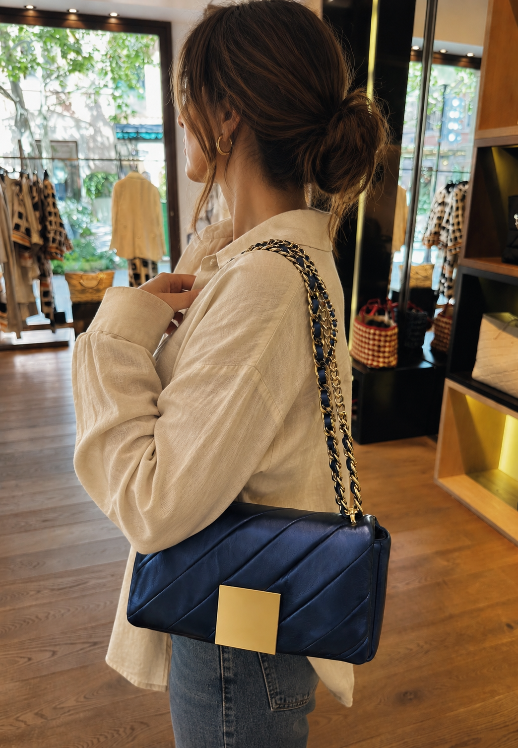 Cartera Purificacion García  Azul metalizado