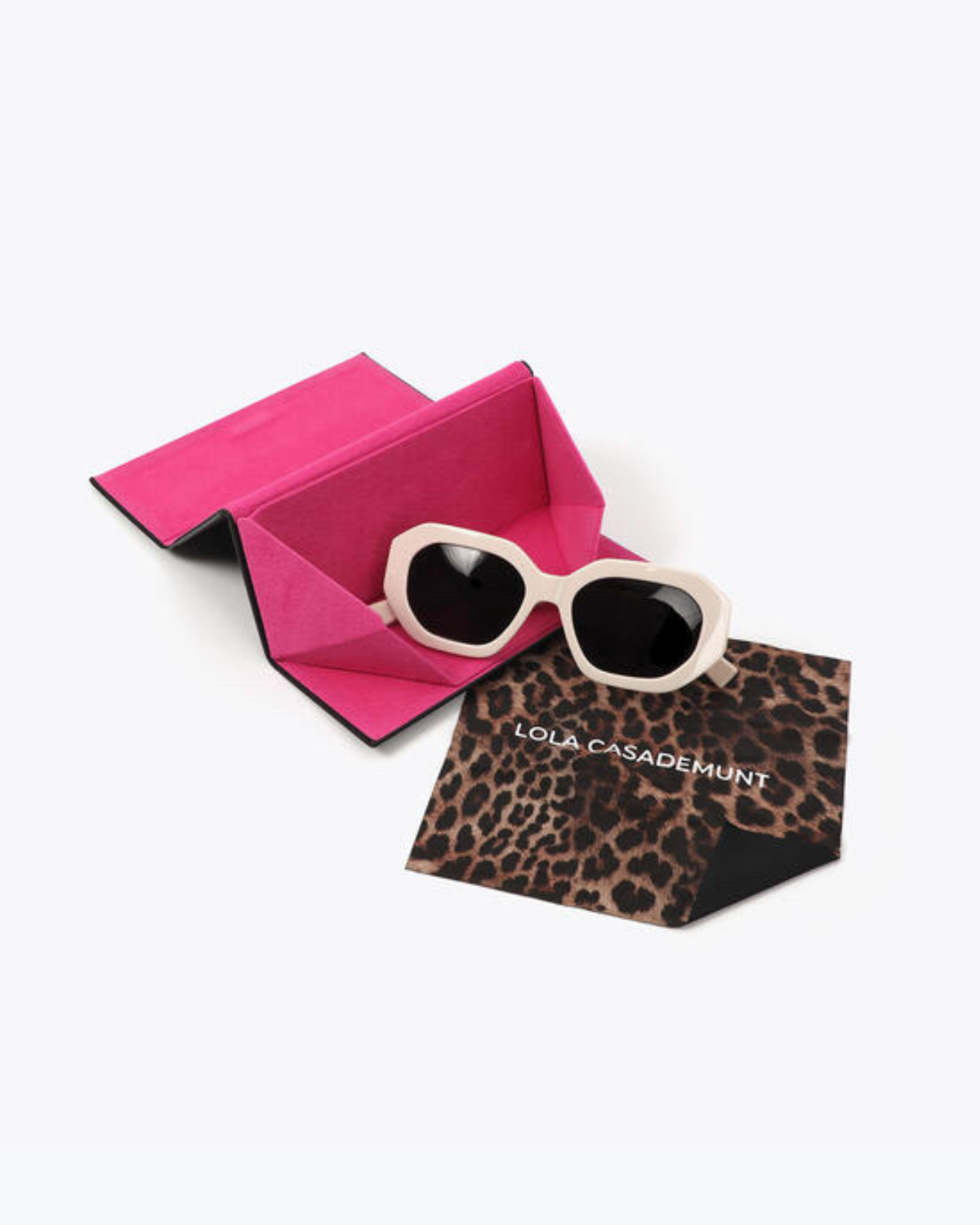 Lentes Lola Casademunt Marco hexagonal con logo dorado color crudo Lola Casademunt