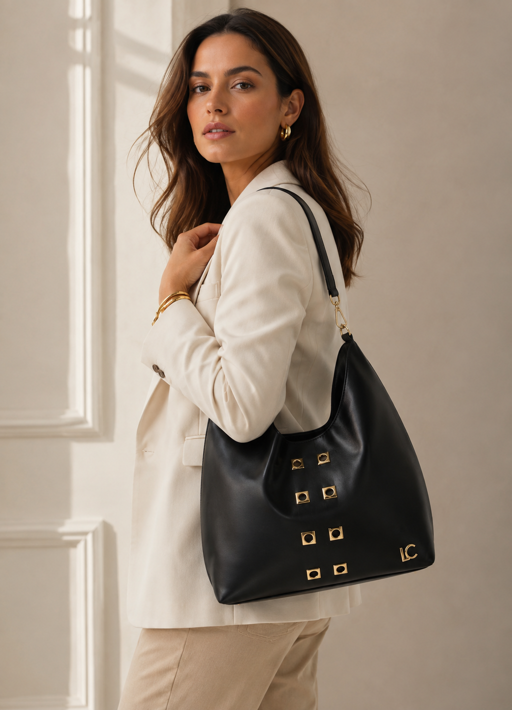 Bolso Lola Casademunt con Ojales Cuadrados Negro Lola Casademunt