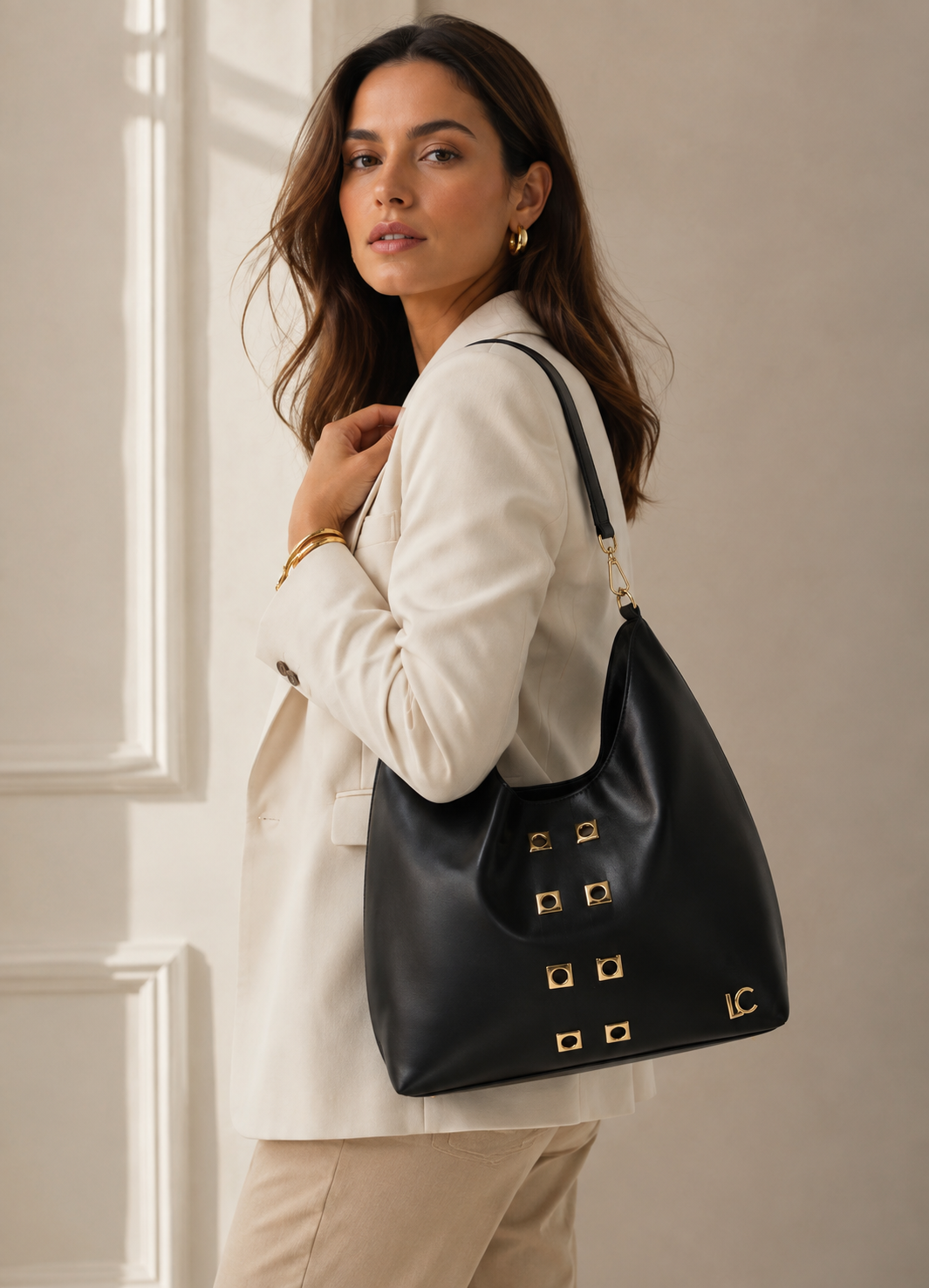 Bolso Lola Casademunt con Ojales Cuadrados Negro Lola Casademunt