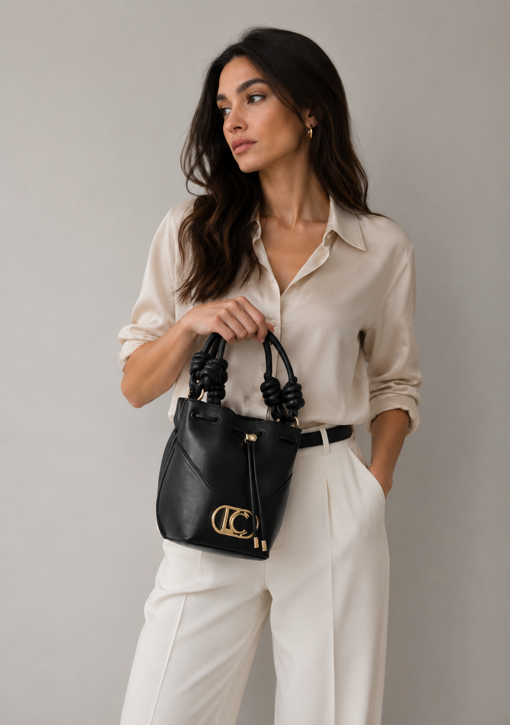 Bolso Lola Casademunt asa nudos tipo judas pieza inferior negro Lola Casademunt