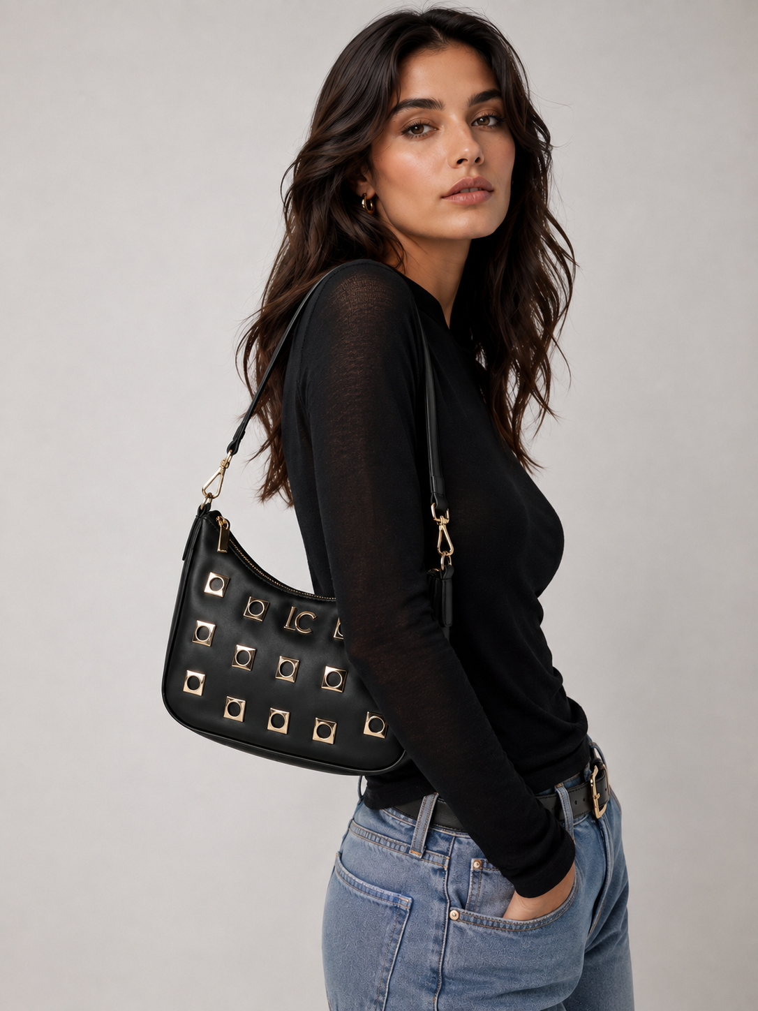 Cartera Lola Casademunt Shoulderbag media luna con ojales cuadrados Negro Lola Casademunt