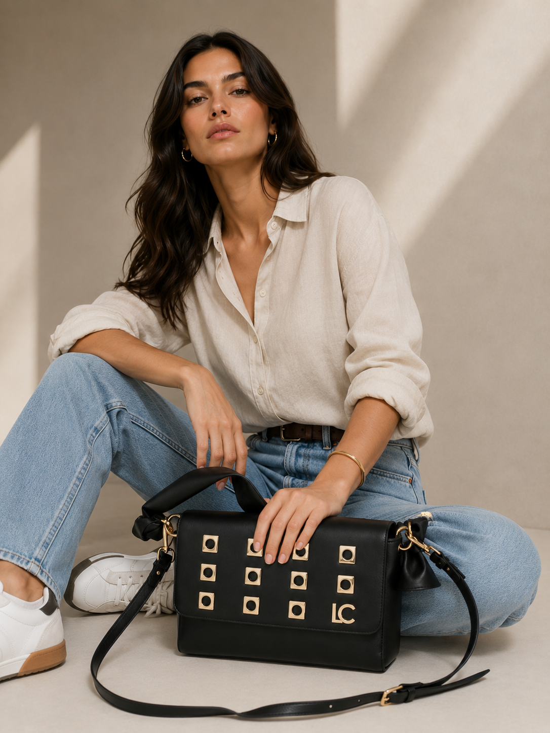 Cartera Lola Casademunt rectangular con ojales cuadrado Negro Lola Casademunt