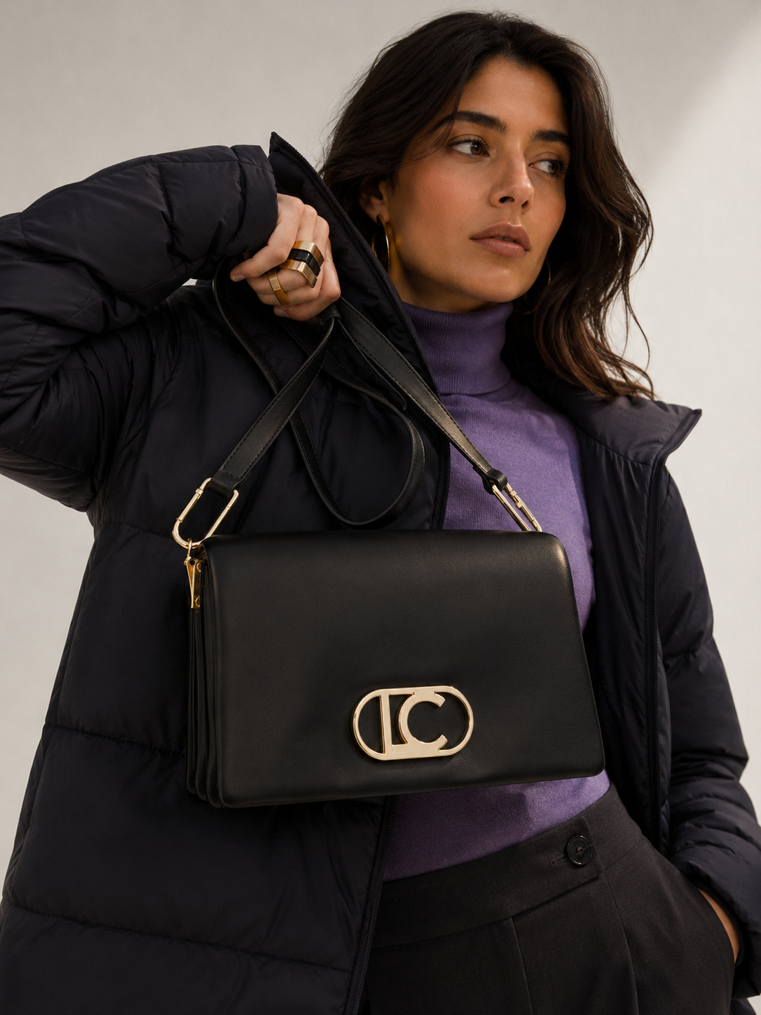 Cartera Lola Casademunt Tres Compartimentos y Solapa Negro Lola Casademunt