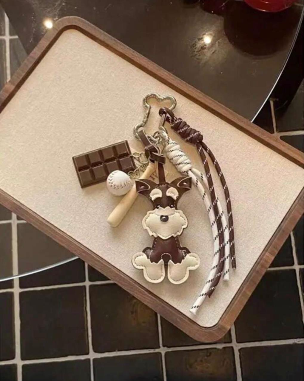 Llavero Charm Schnauzer Chocolate BEFASHION