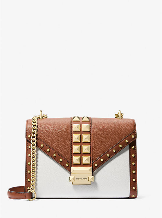 Cartera Michael Kors Whitney Rectangular tachas Blanco y Camel