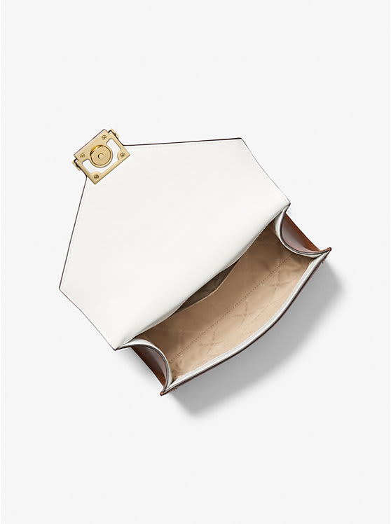 Cartera Michael Kors Whitney Rectangular tachas Blanco y Camel
