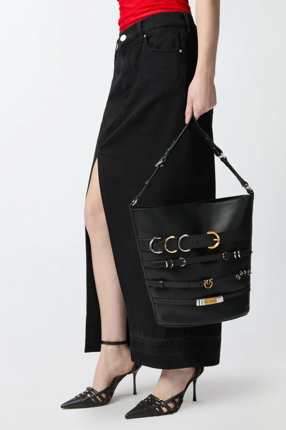 Cartera Pinko Capazo con diseño cinturones negro