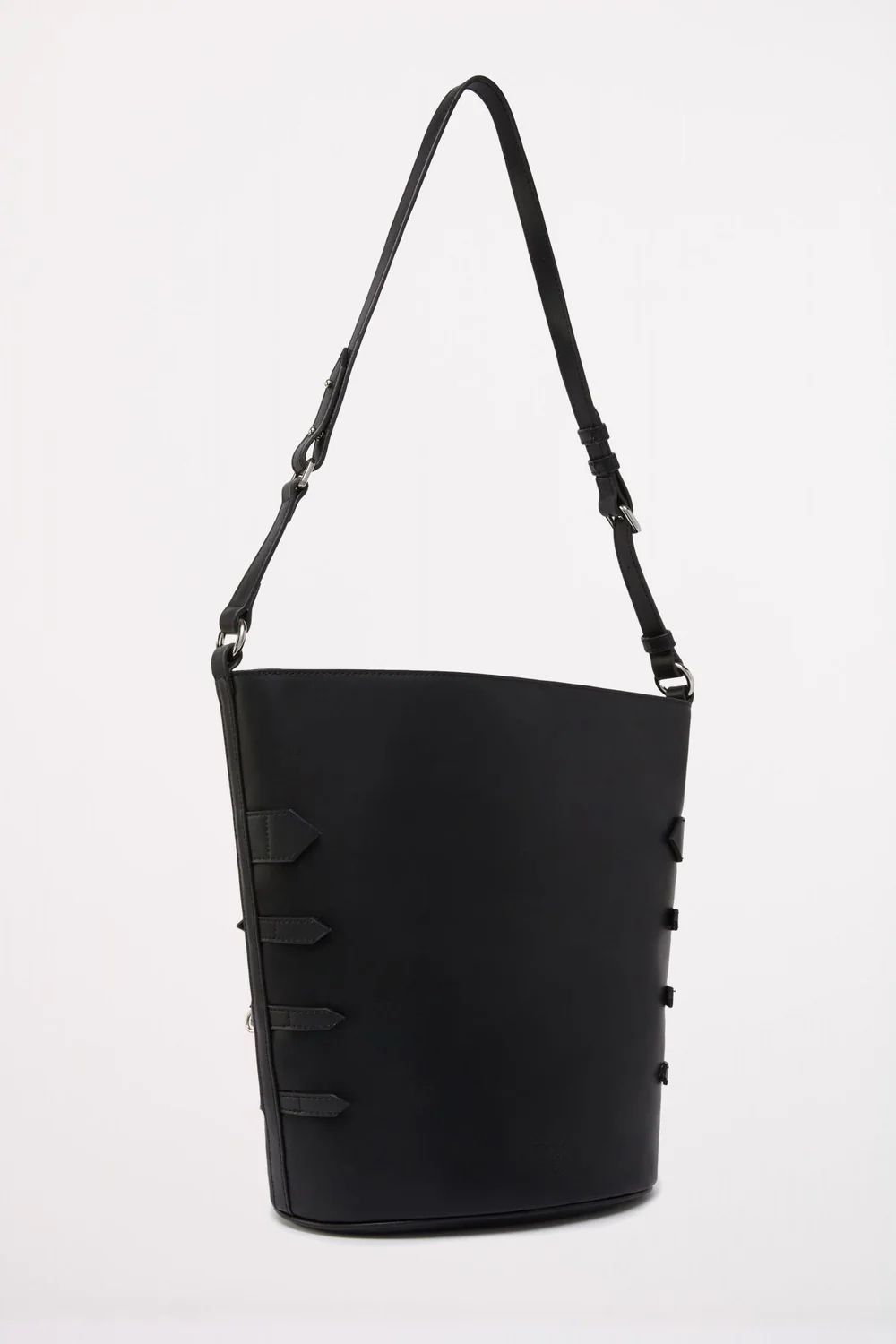Cartera Pinko Capazo con diseño cinturones negro