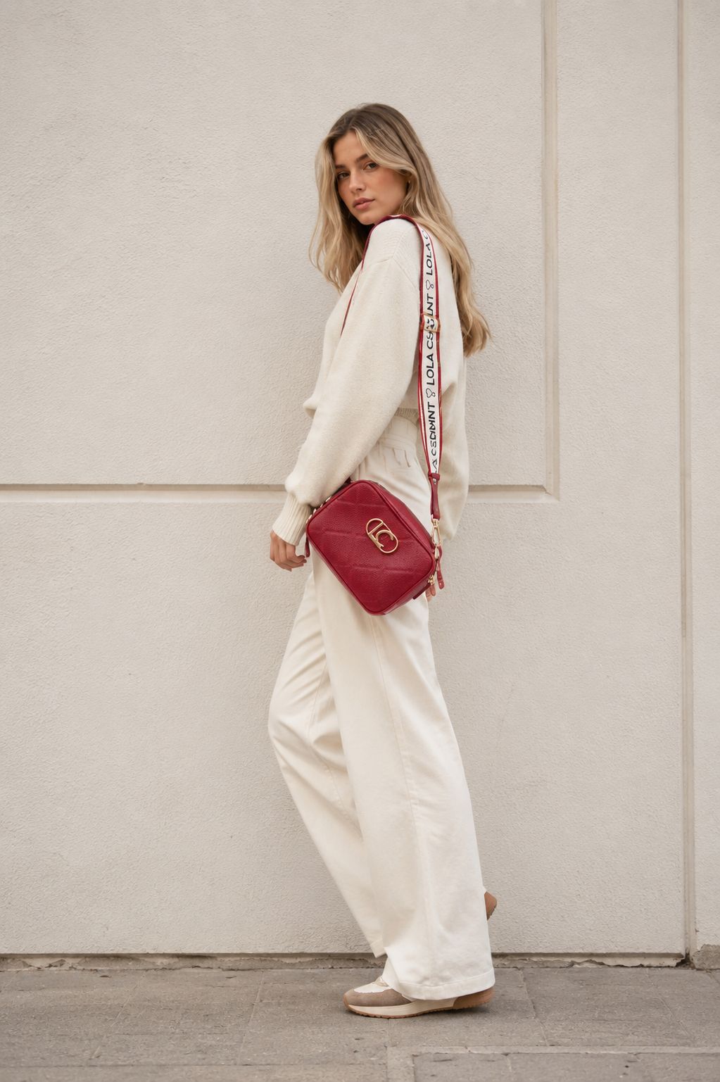 Cartera Lola Casademunt Rombos Logo Ovalado Rojo