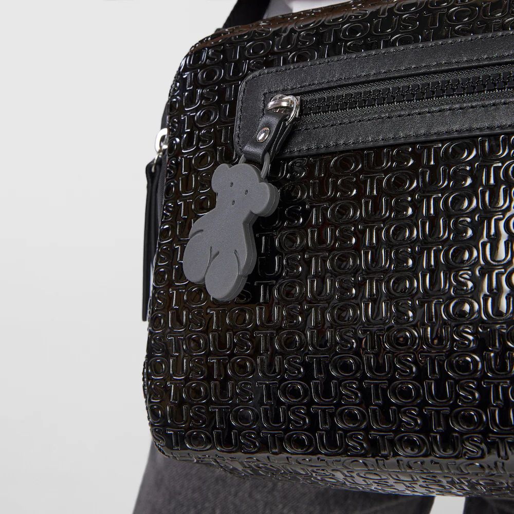 Cartera Tous bandolera pequeña con acabado de charol negro