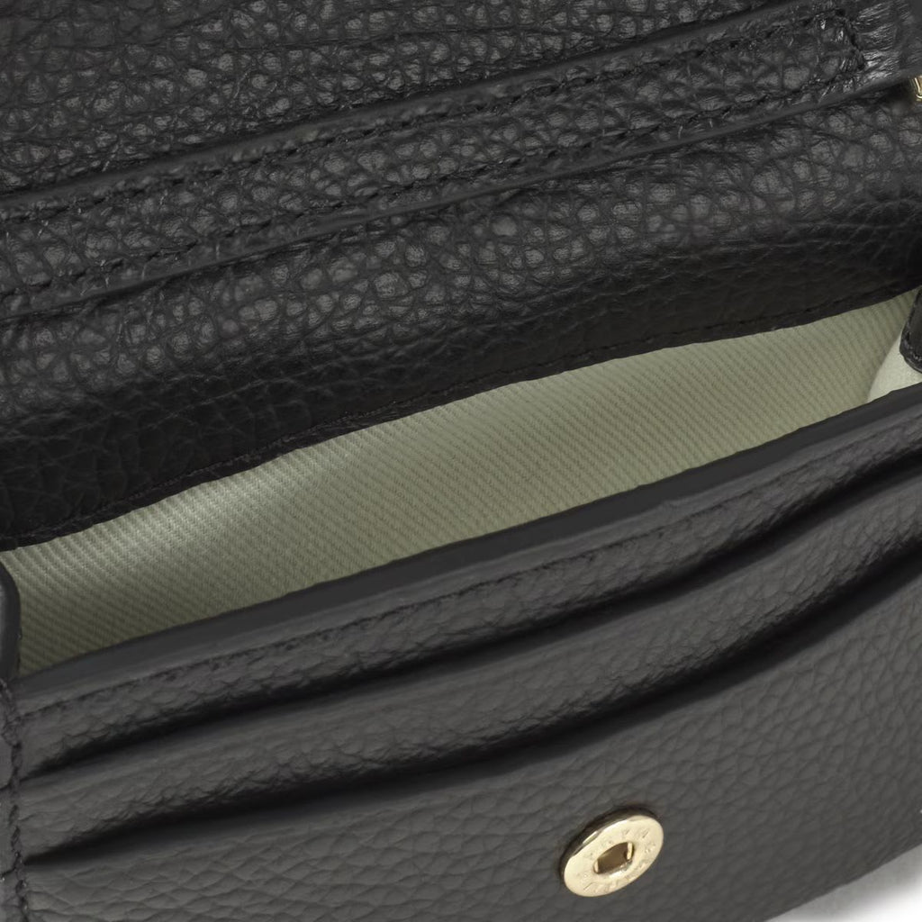Billetera Tous Colgante con broche de cuero Negra