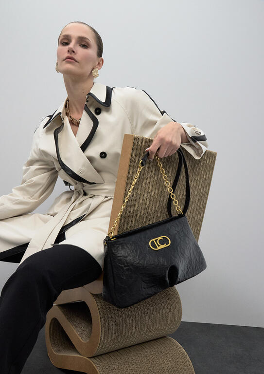 Cartera Lola Casademunt pequeña negra