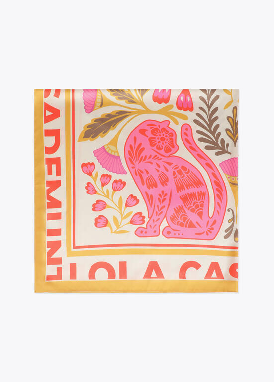 Pañuelo Lola Casademunt satinado con diferentes motivos florales