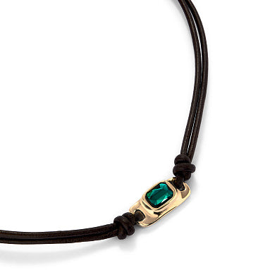 Collar Uno de 50 de cuero con detalles bañados en oro 18k y piedra verde UNOde50